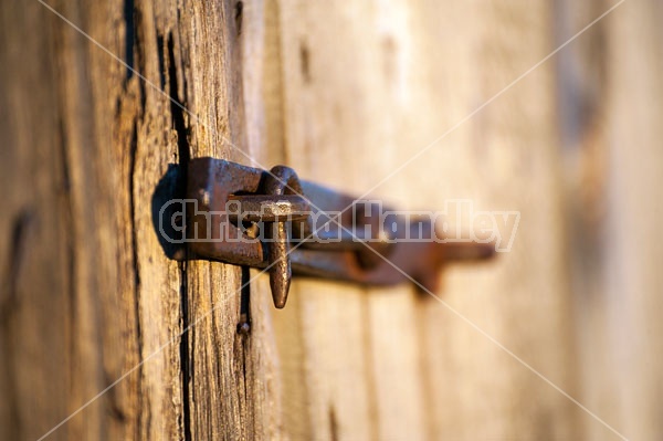 Barn door latch