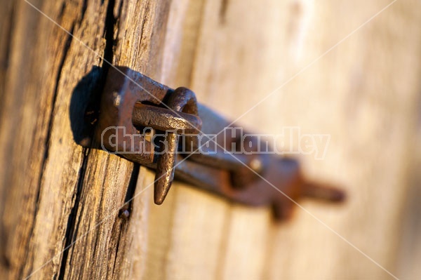 Barn door latch