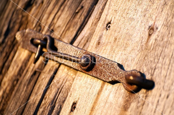 Barn door latch